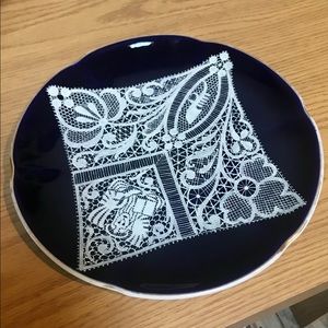 China plate, textured doily crimped edges 7.5”